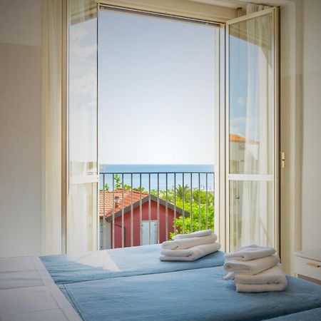 Hotel Selene - Vista Mare 리치오네 외부 사진