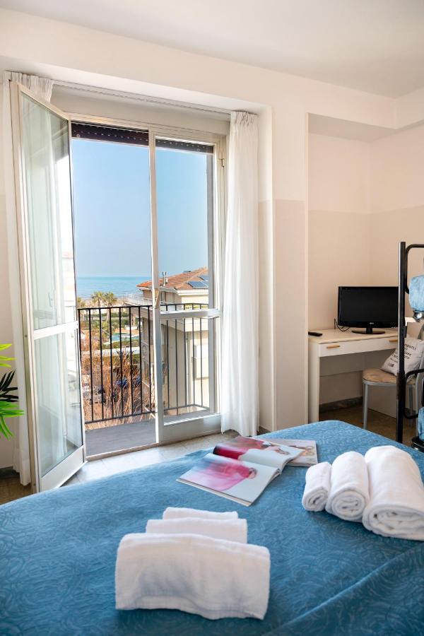 Hotel Selene - Vista Mare 리치오네 외부 사진
