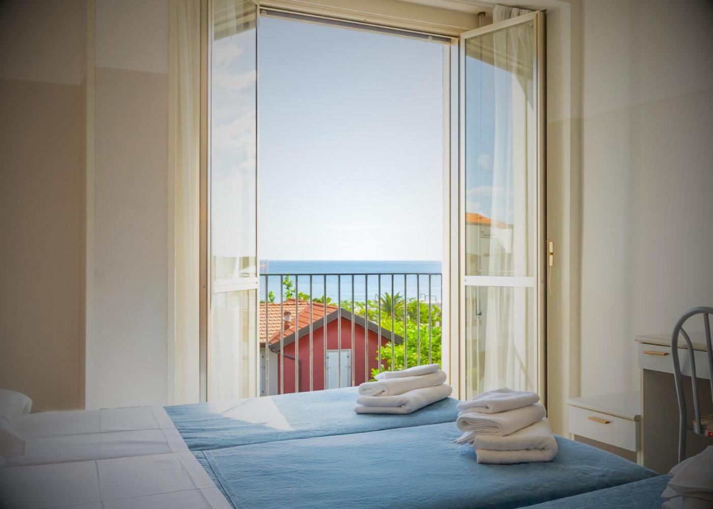 Hotel Selene - Vista Mare 리치오네 외부 사진